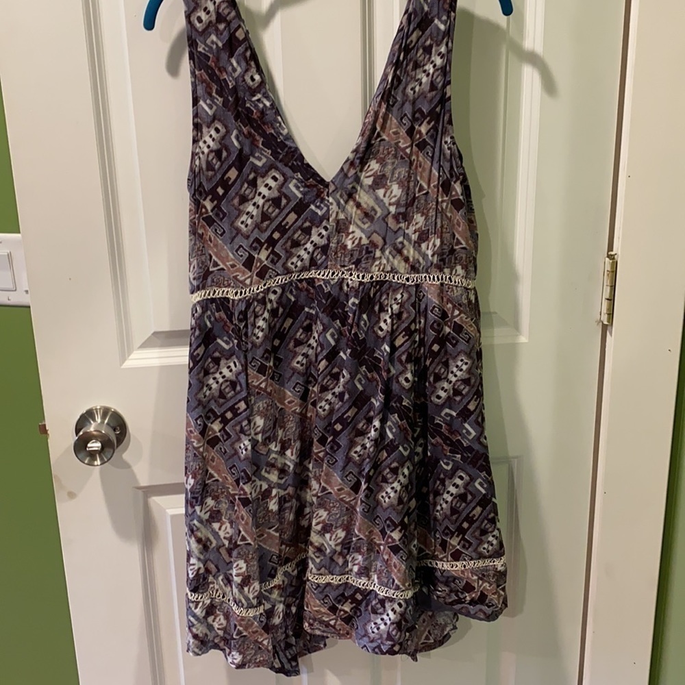 BB Dakota Flirty V Neck Dress - Picture 9 of 14